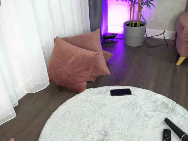 SashaPariss webcam