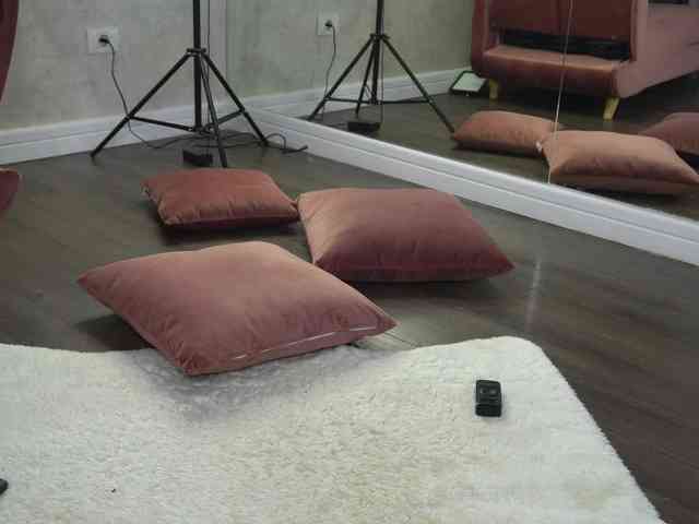 SashaPariss webcam
