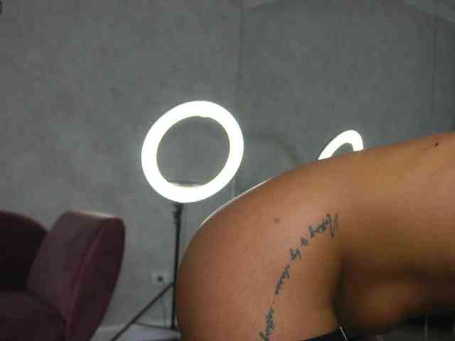 SashaPariss webcam