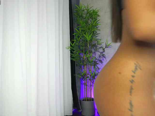 SashaPariss webcam