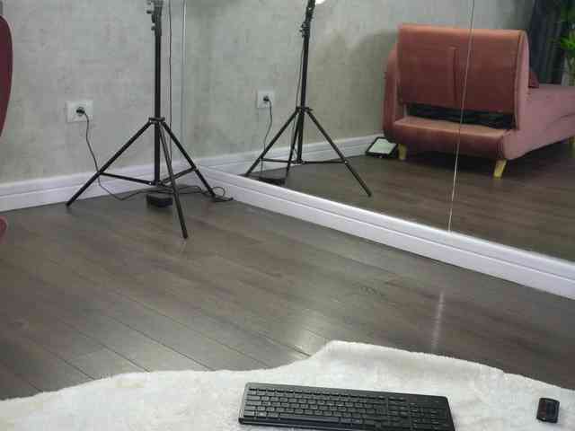SashaPariss webcam
