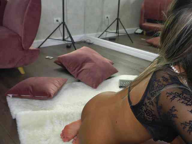 SashaPariss webcam