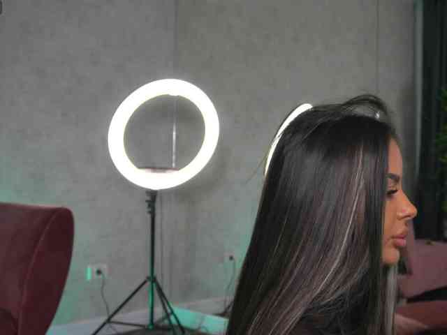 SashaPariss webcam