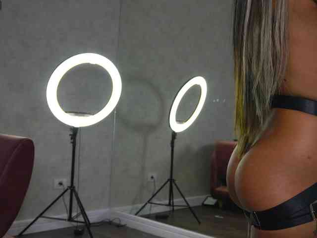SashaPariss webcam