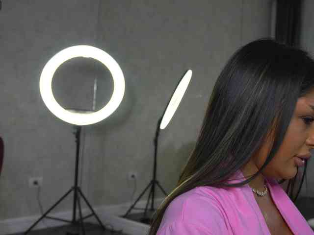 SashaPariss webcam