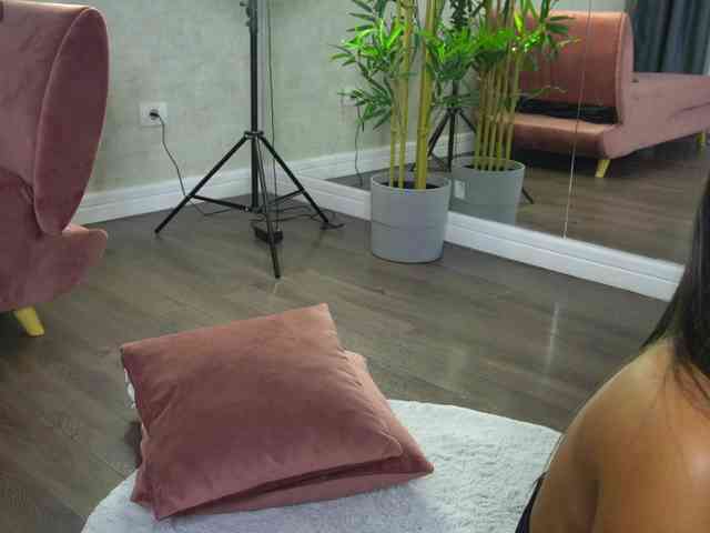SashaPariss webcam