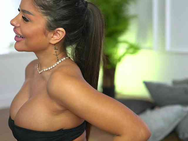 SashaPariss webcam