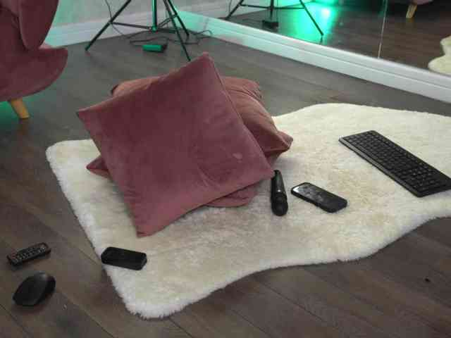 SashaPariss webcam