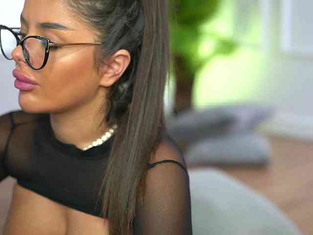 SashaPariss webcam