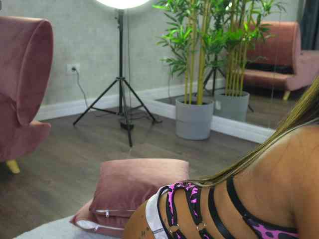 SashaPariss webcam