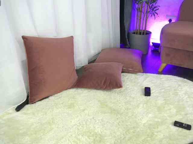 SashaPariss webcam