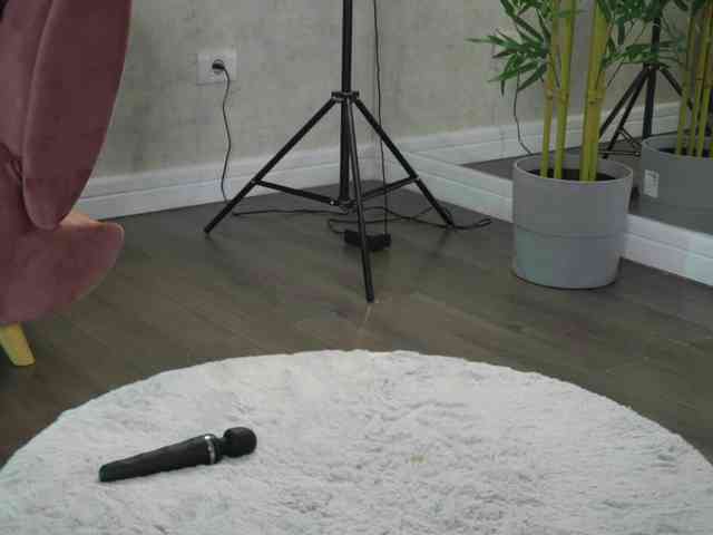 SashaPariss webcam