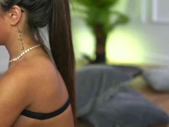 SashaPariss webcam