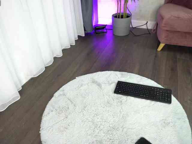 SashaPariss webcam