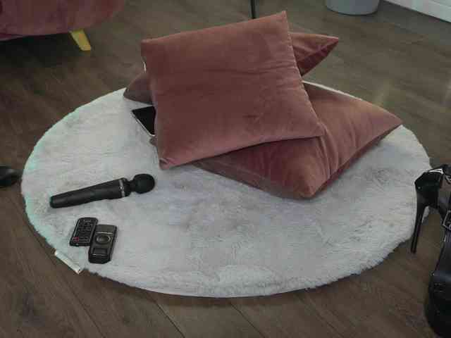 SashaPariss webcam
