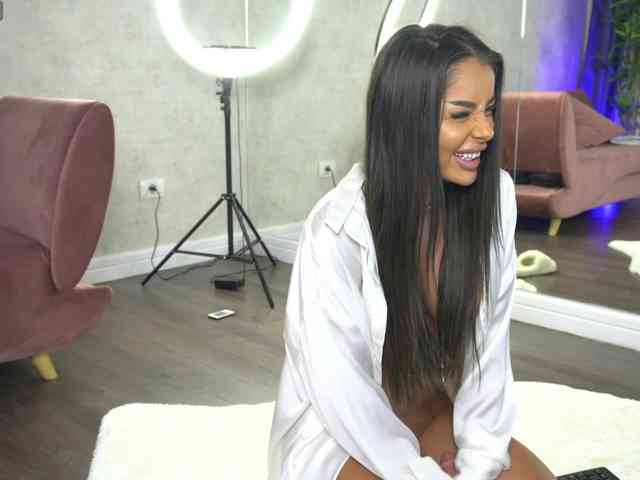 SashaPariss webcam