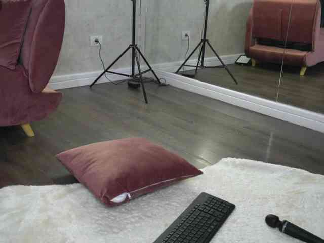 SashaPariss webcam