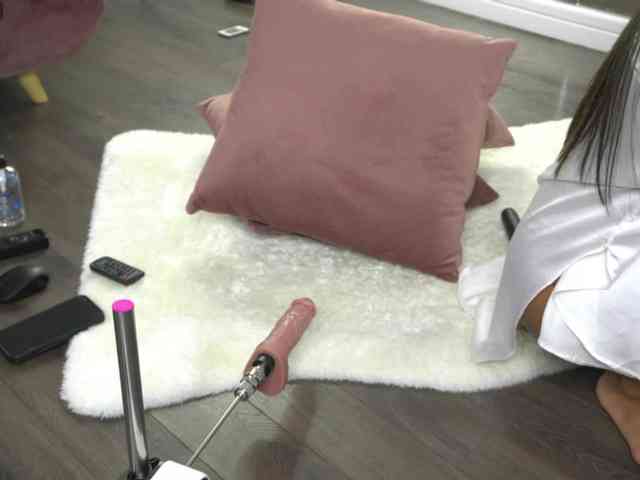SashaPariss webcam