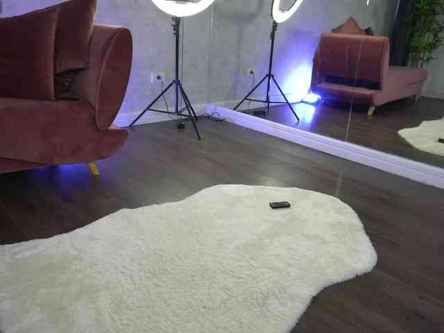 SashaPariss webcam