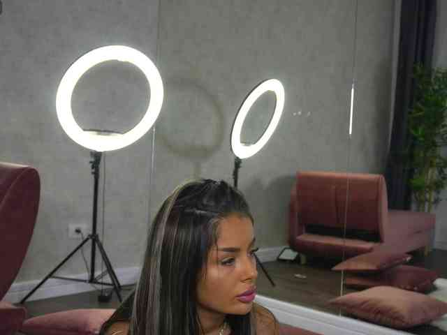 SashaPariss webcam