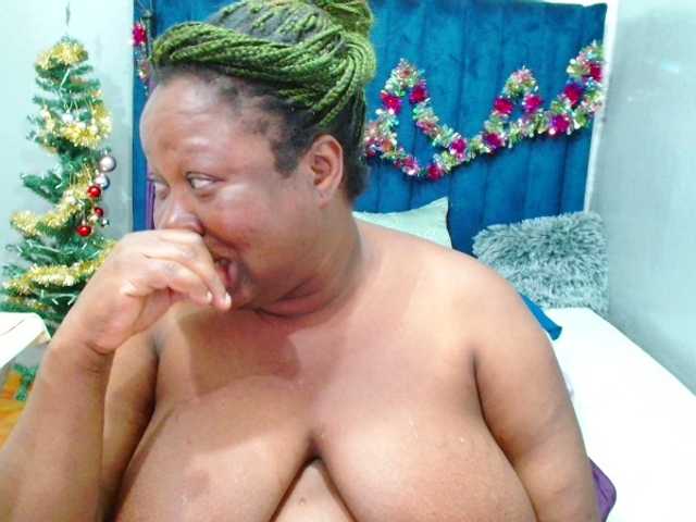 TRUEBELLA's BongaCams show and profile