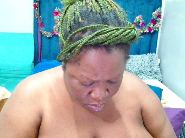 TRUEBELLA's BongaCams show and profile