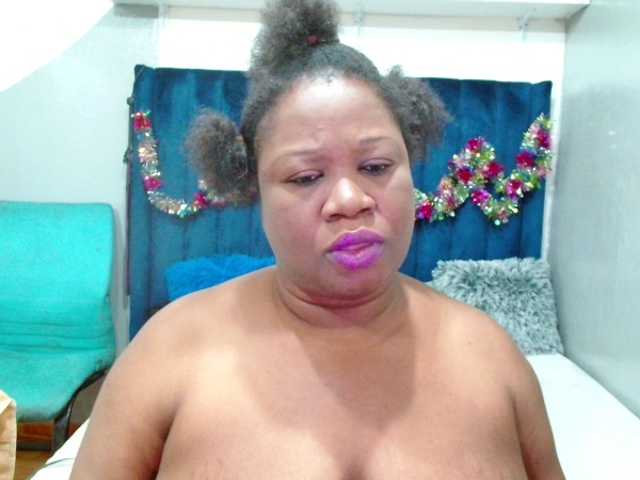 TRUEBELLA's BongaCams show and profile