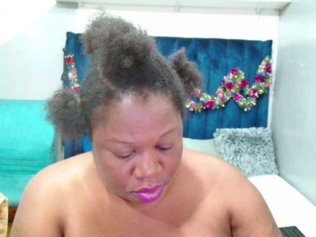 TRUEBELLA's BongaCams show and profile