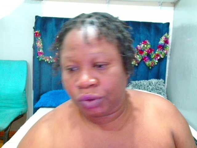 TRUEBELLA's BongaCams show and profile