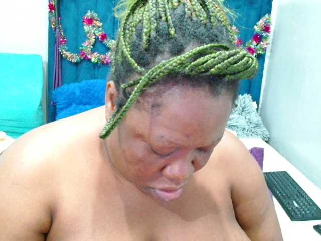 TRUEBELLA's BongaCams show and profile