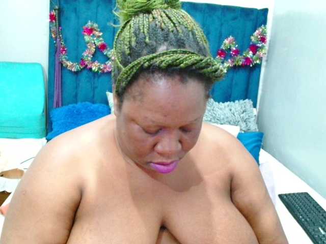 TRUEBELLA's BongaCams show and profile