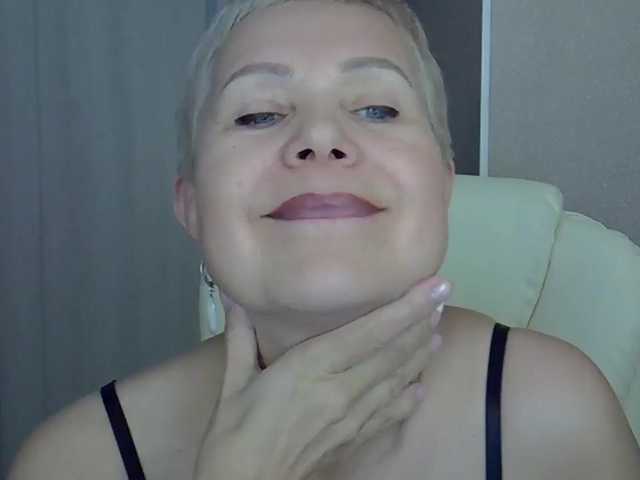 IFannyLove's BongaCams show and profile