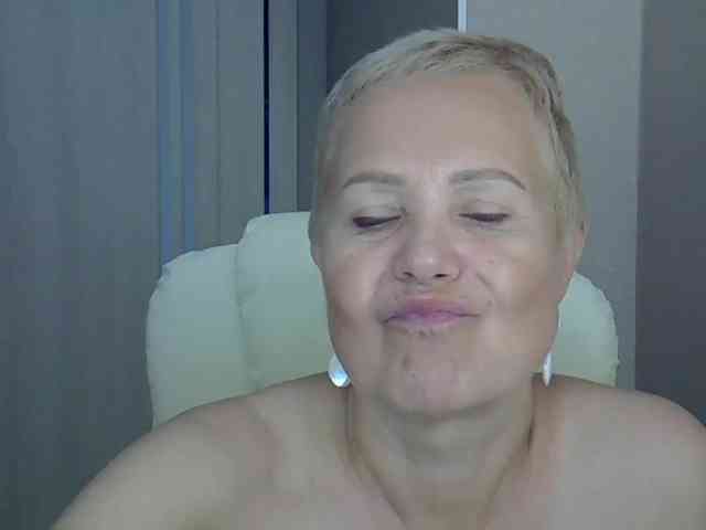 IFannyLove Live Webcam on BongaCams