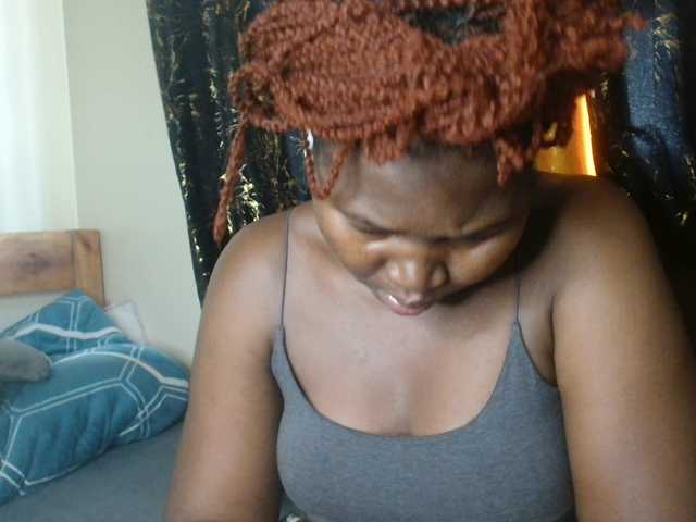 le modèle Sexxy-pretty24 est en webcam porno dans un show sur le site bongacams, il possède les tags suivants: Ebony,Brunette,Trimmed