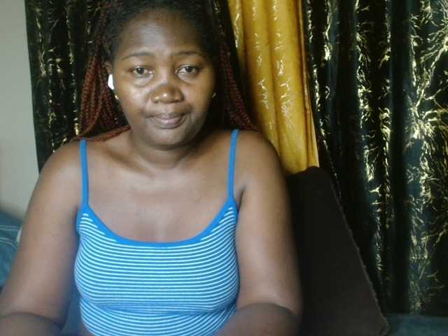 le modèle Sexxy-pretty24 est en webcam porno dans un show sur le site bongacams, il possède les tags suivants: Ebony,Brunette,Trimmed