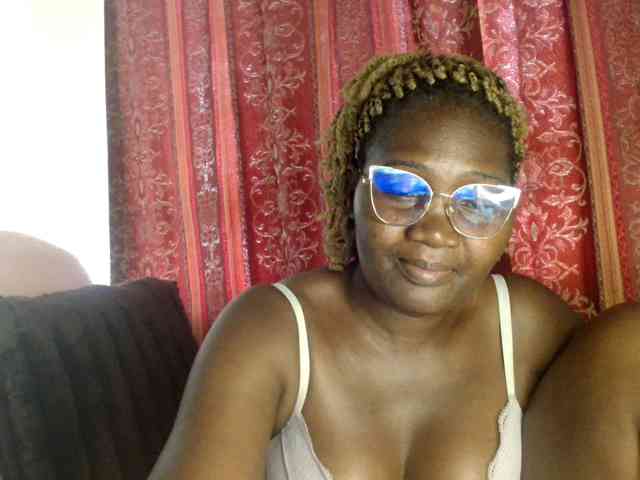 Sexxy-pretty24 webcam