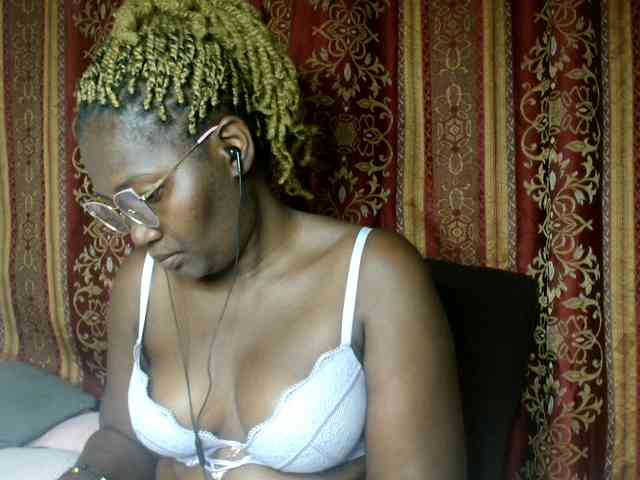 Sexxy-pretty24 webcam