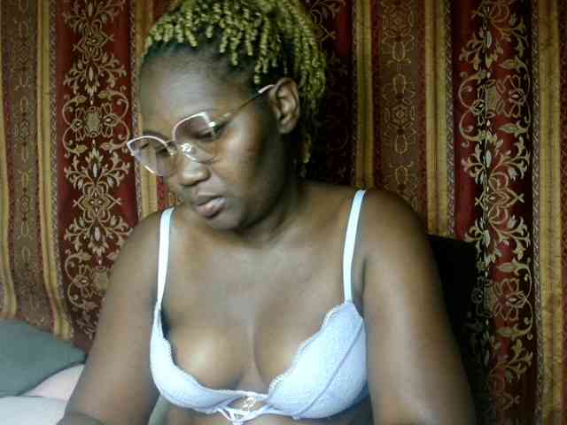 Sexxy-pretty24 webcam