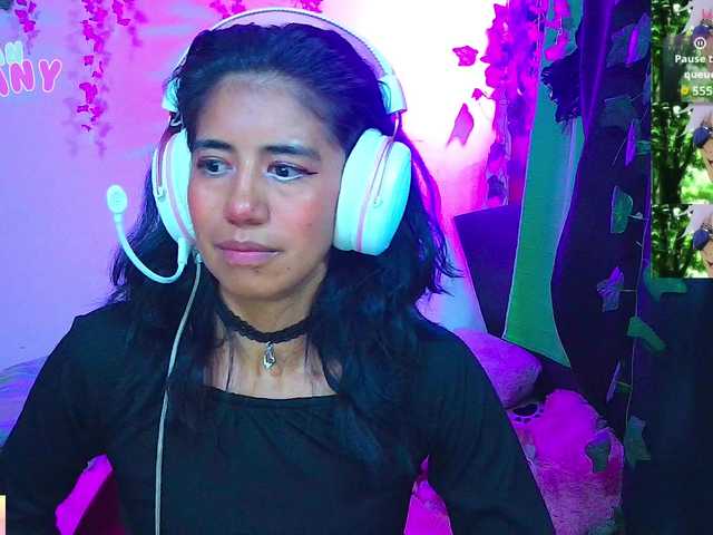 roxanbunny's BongaCams show and profile