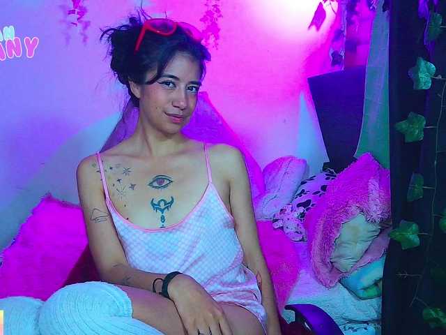 roxanbunny's BongaCams show and profile