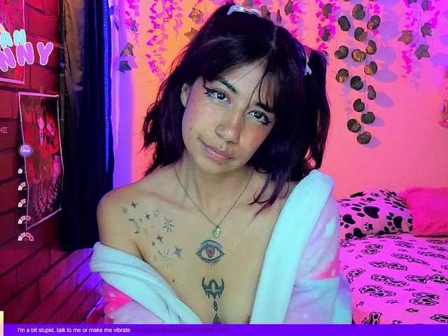 roxanbunny's BongaCams show and profile