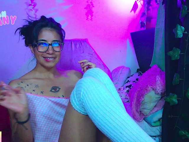 roxanbunny's BongaCams show and profile