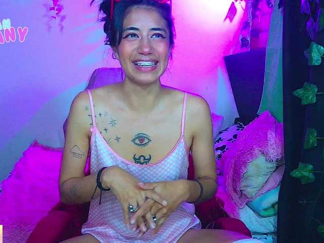 roxanbunny's BongaCams show and profile