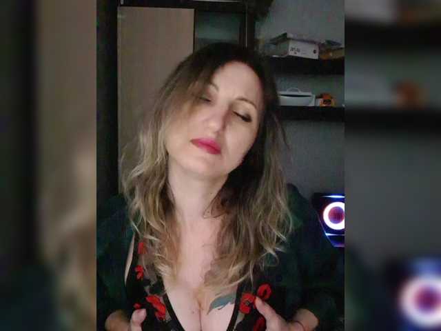 Nushka1939's BongaCams show and profile