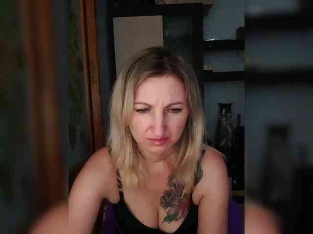Nushka1984 webcam