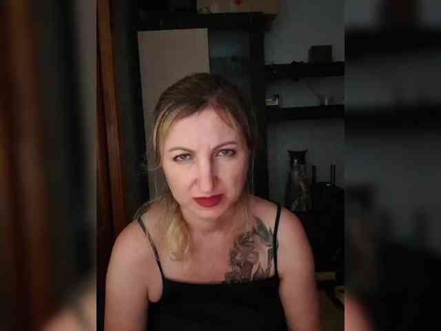 Nushka1984 webcam