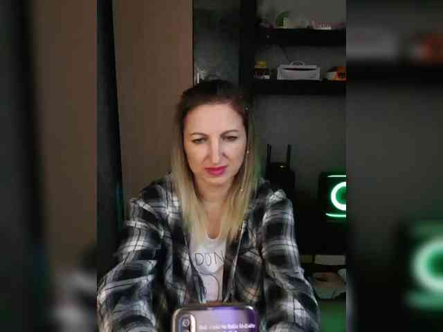 Nushka1984 webcam