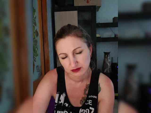 Nushka1984 webcam