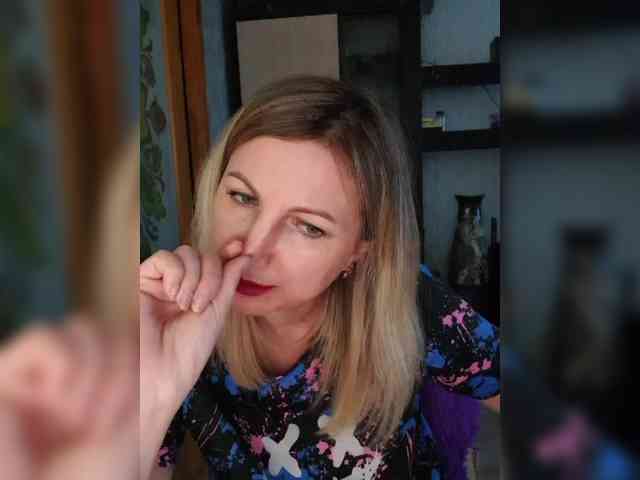 Nushka1984 webcam