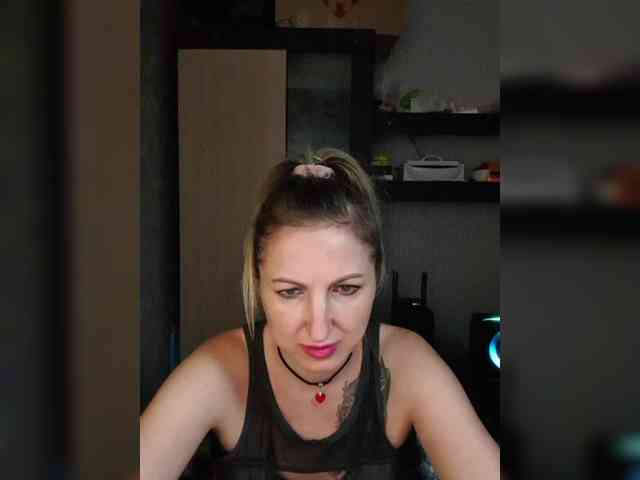 Nushka1984 webcam